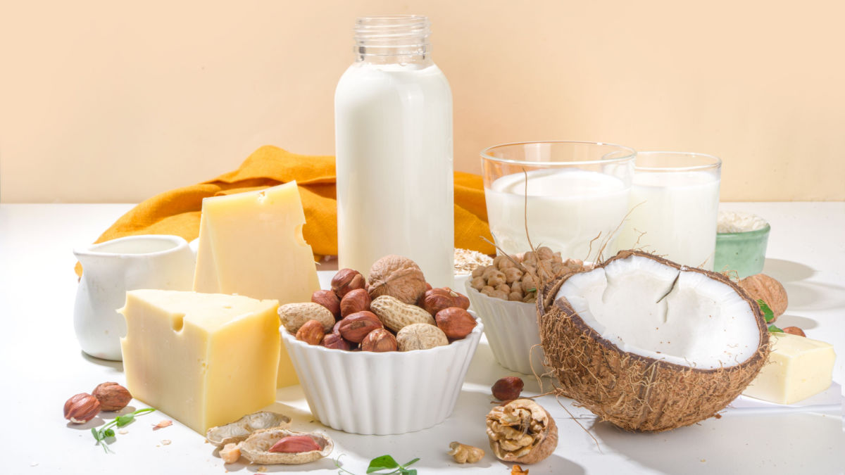 Dairy Alternatives Market by Product (Milk, Yogurt, Cheese, Ice Cream), Source (Soy, Almond, Coconut, Oats), Distribution (Supermarkets, Online Retail), Country, and Company (2024-2032)