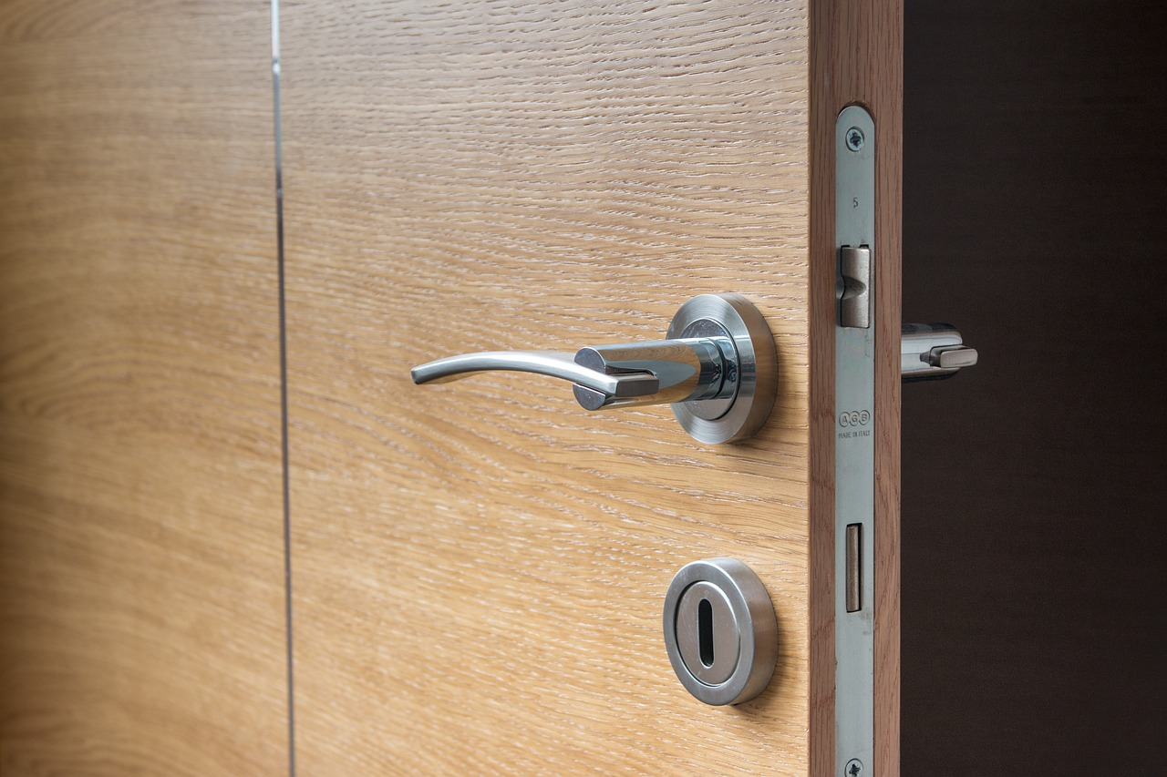 This Week in Access Control: Benefits of Electric Strike Door Locks
