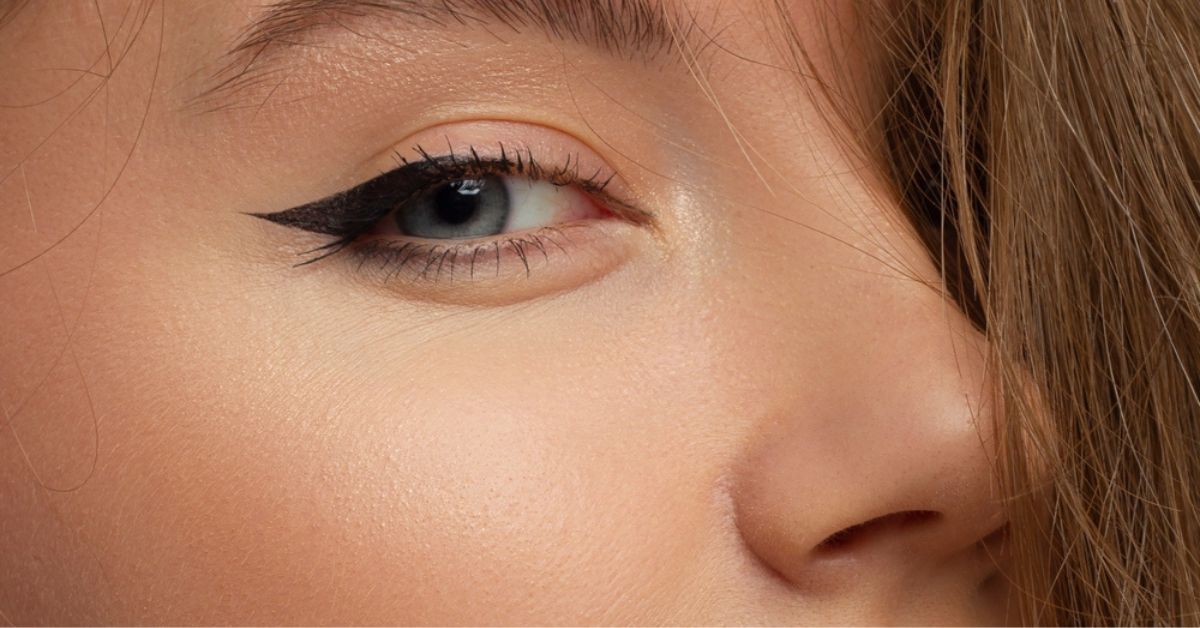 9 Easy Steps to Mastering The Art of Eyeliner Application