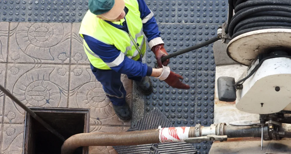 Top Benefits of Choosing Emergency 24hr Drainage Services for Your Home or Business