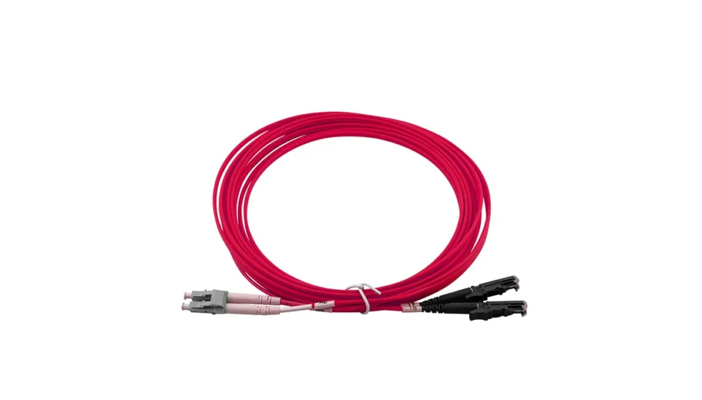Rotes Glasfaser Patchkabel OM4